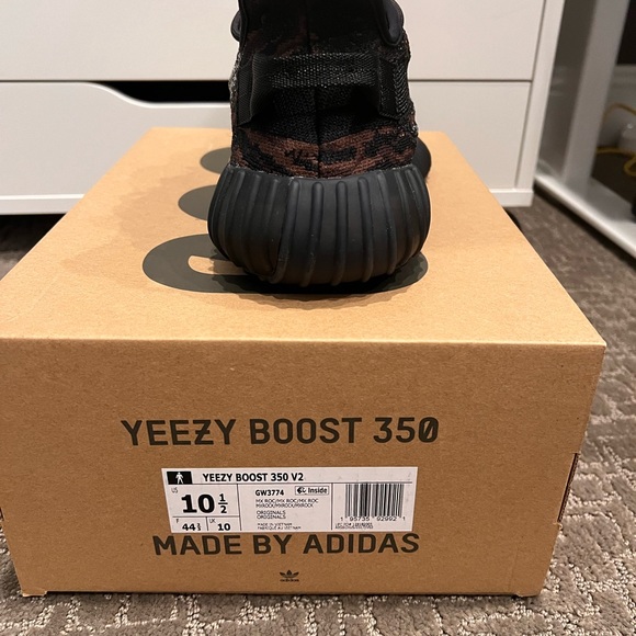 Yeezy boost 350, size 10.5 - Picture 2 of 6